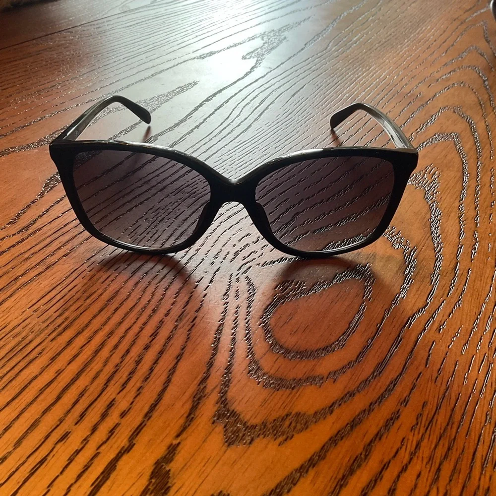 Coach - NWOT .Black Full Rim Square Women's Black Sunglasses - Picture 5 of 10